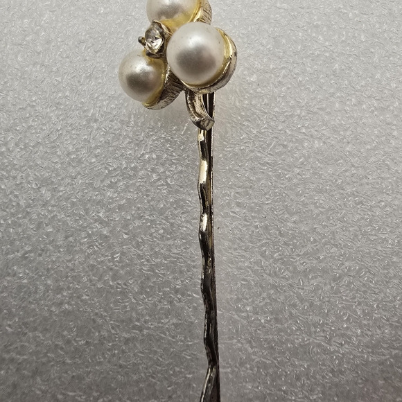 Elegant Hair Pin Set with Pearls and Crystals main image 3